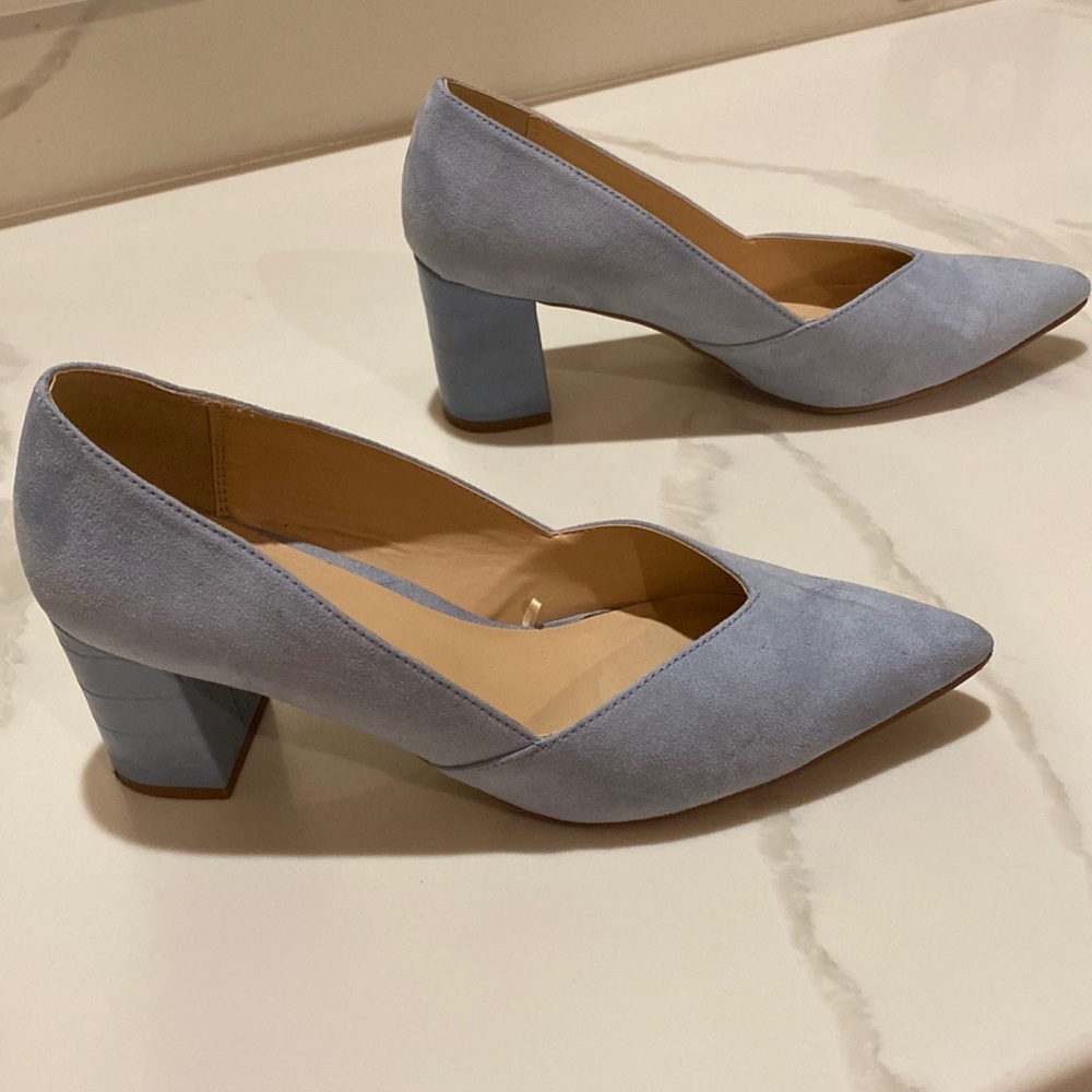 Size 8, ann Taylor factory, minimally worn, beautiful light blue pumps